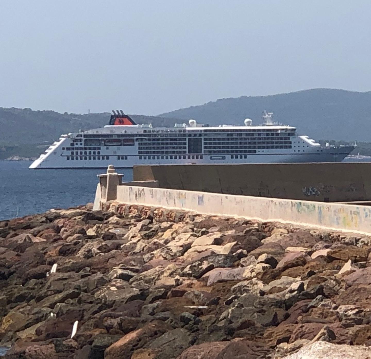 Nave da crociera torna in rada dopo due anni