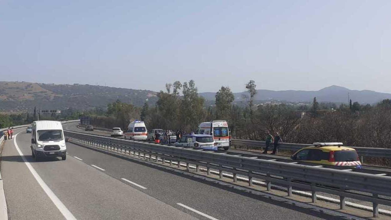 Si ferma per un soccorso poliziotto travolto e ucciso