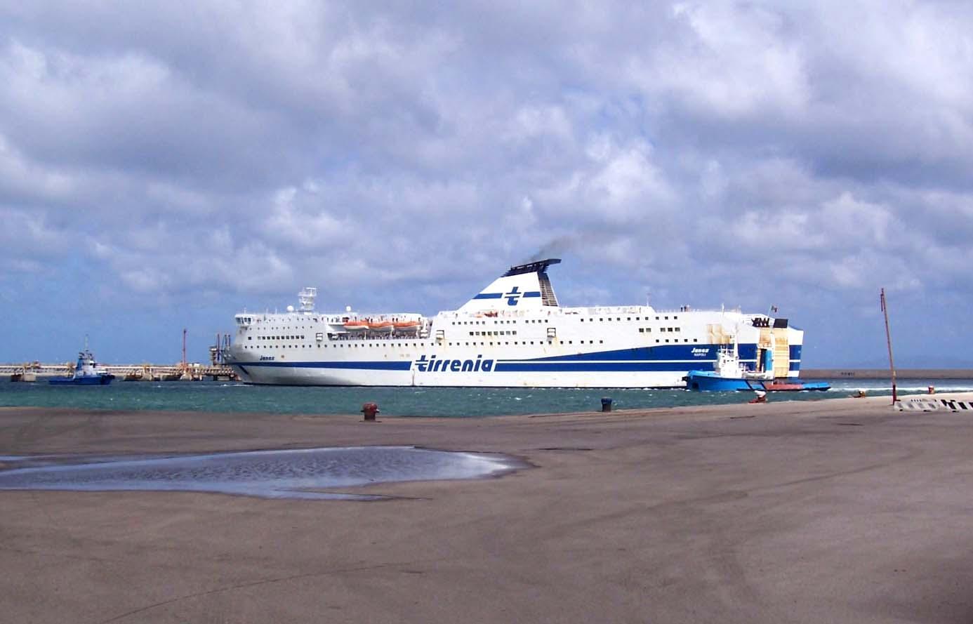 Controlli di sicurezza sul traghetto per Porto Torres: partenza con 8 ore di ritardo, è la seconda volta in pochi giorni