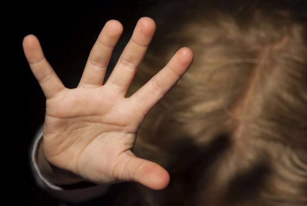 Ferrara, violentava la nipotina: uomo di 48 anni arrestato dalla Polizia 