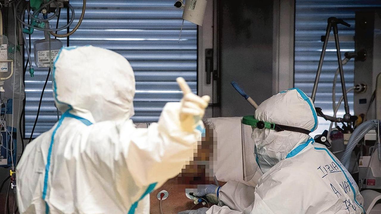 Covid, ricoveri in crescita: quasi "saturo" l'ospedale di Cona