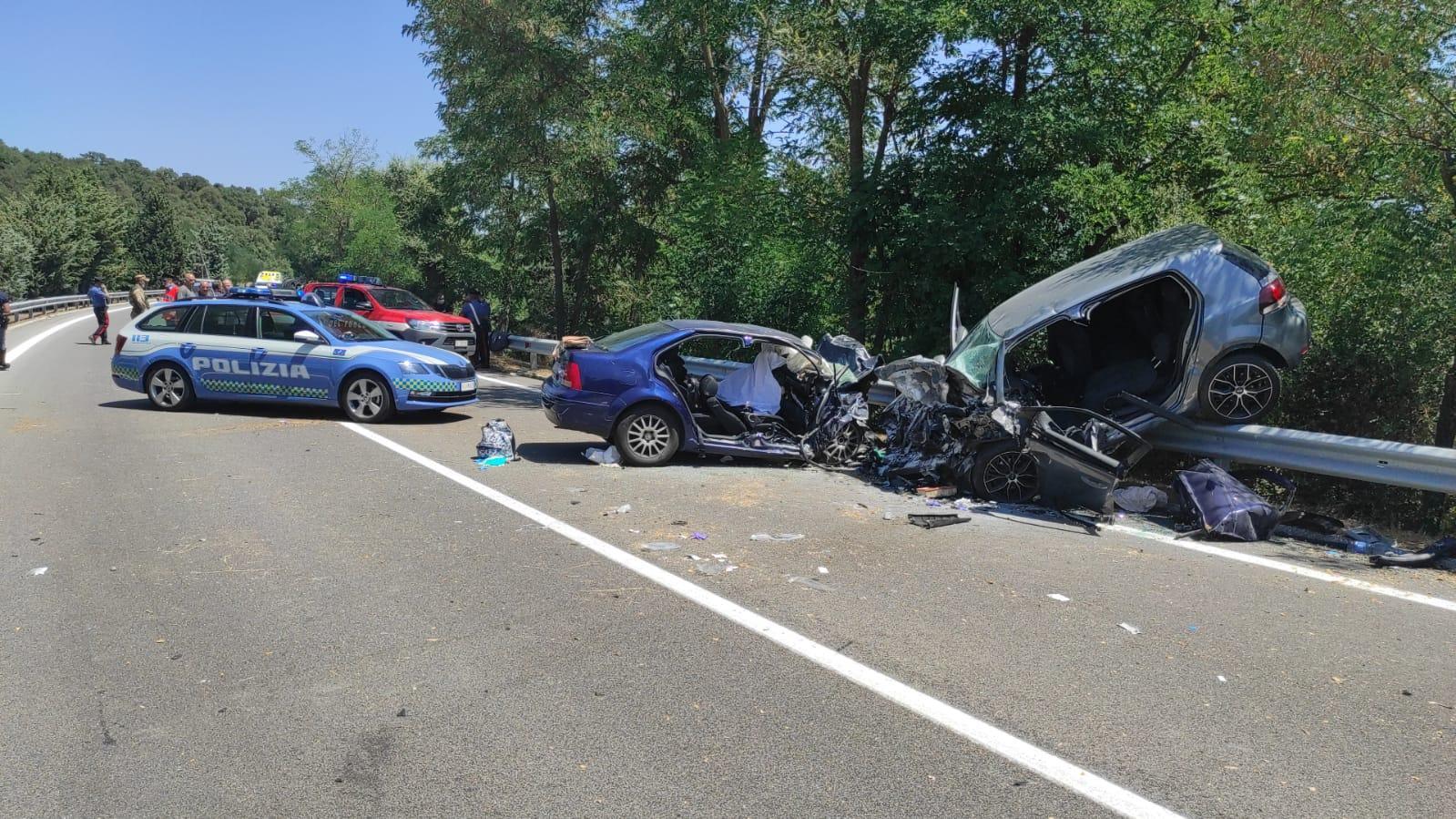 Scontro frontale sulla 389: il bilancio è di due morti, marito e moglie di Uri 