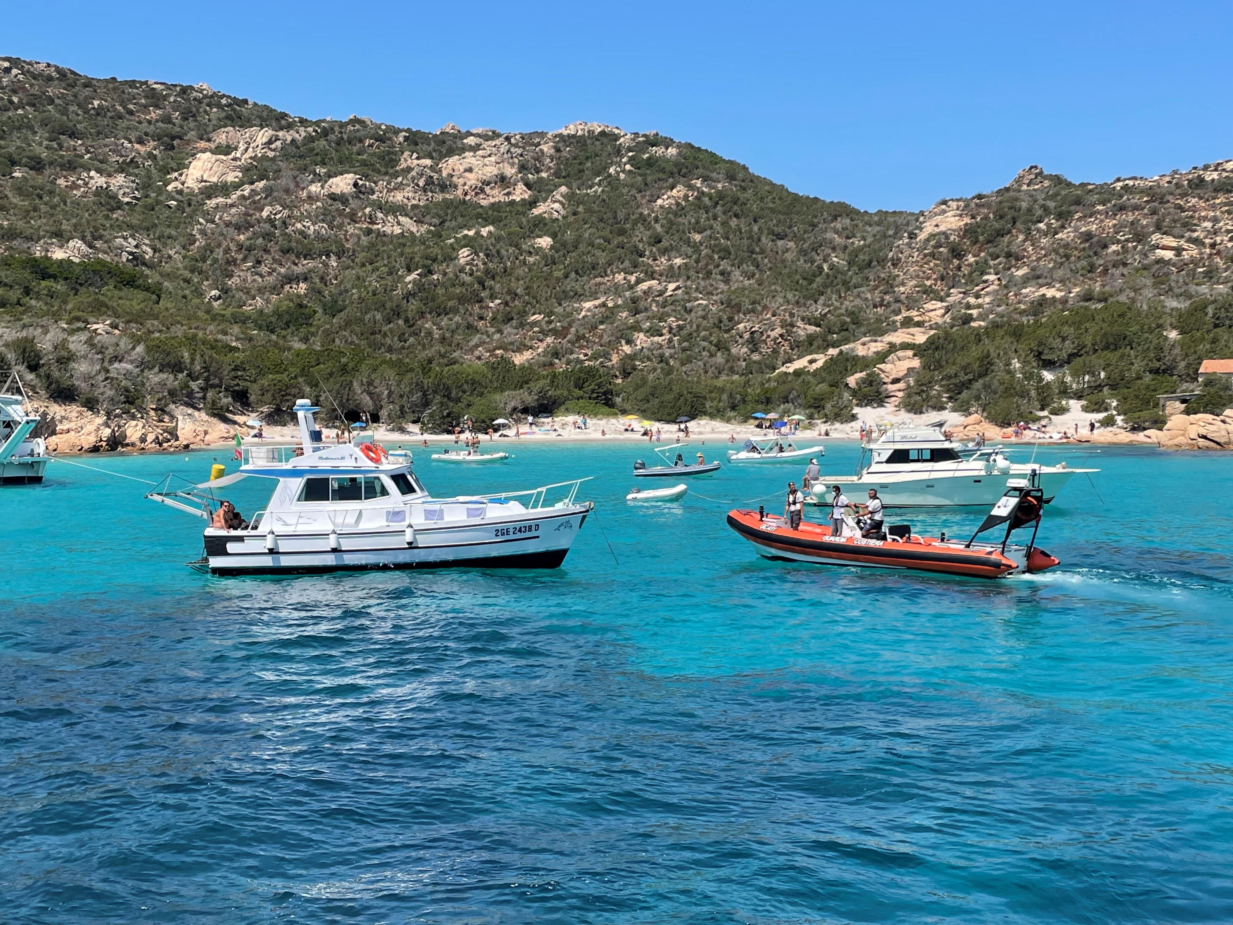 La Maddalena, blitz della Guardia costiera: multe a raffica ai noleggiatori abusivi