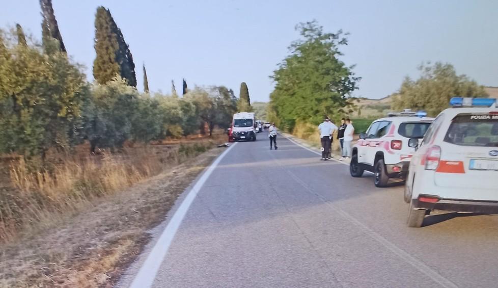 Il giovane motociclista è in terapia intensiva alle Scotte di Siena 