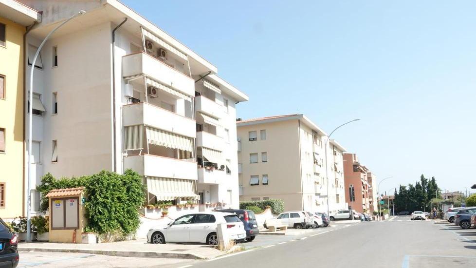 Fiamme in una casa Famiglia si rintana in bagno e viene salvata