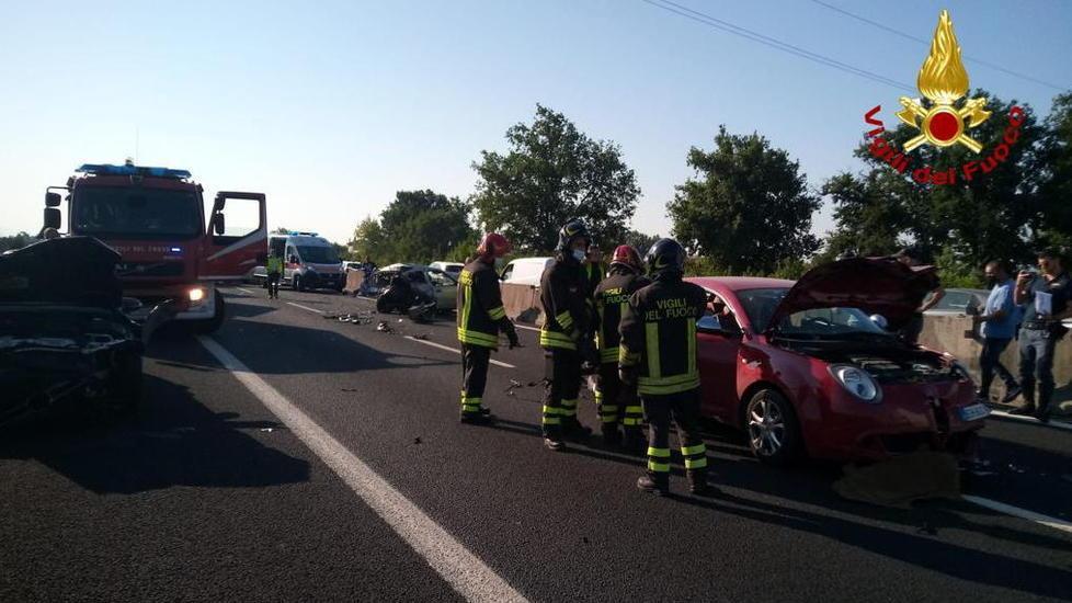 Carambola in autostrada trentenne in codice rosso 