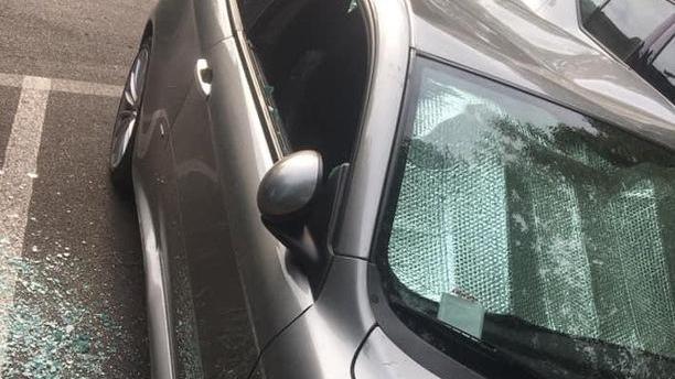 Auto distrutta di notte Individuato l’autore: è un 22enne straniero