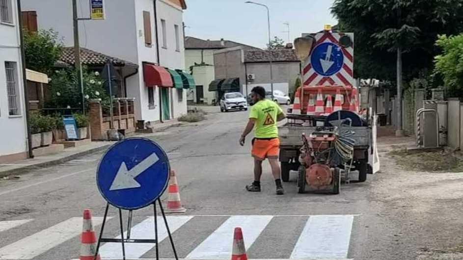 Strisce rinfrescate in strada