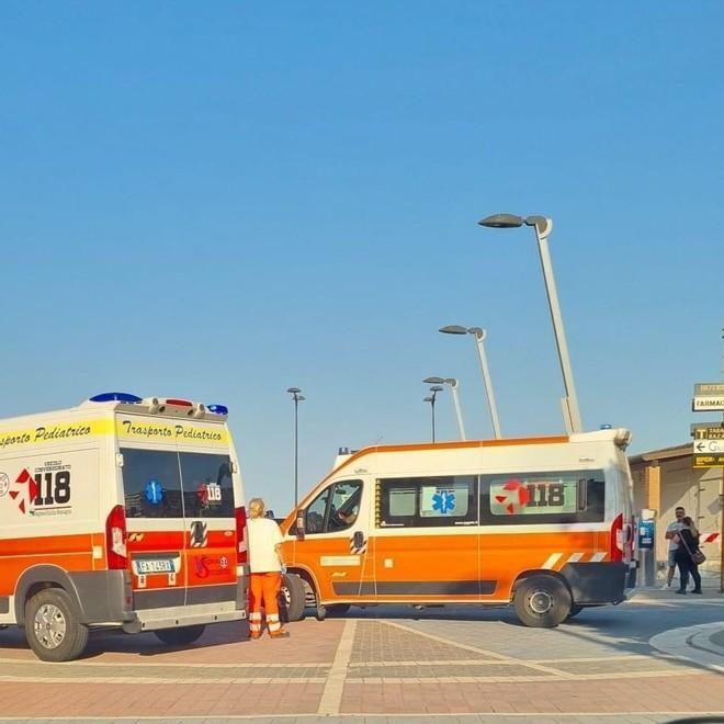 Turista di 84 anni stroncato da malore mentre fa il bagno 