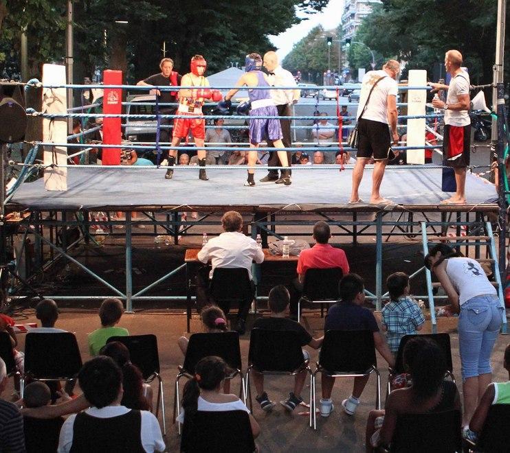 Questa sera è gran boxe Al grattacielo ingresso gratis per cinquecento spettatori
