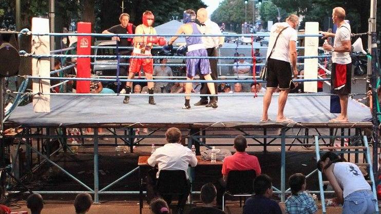 Questa sera è gran boxe Al grattacielo ingresso gratis per cinquecento spettatori