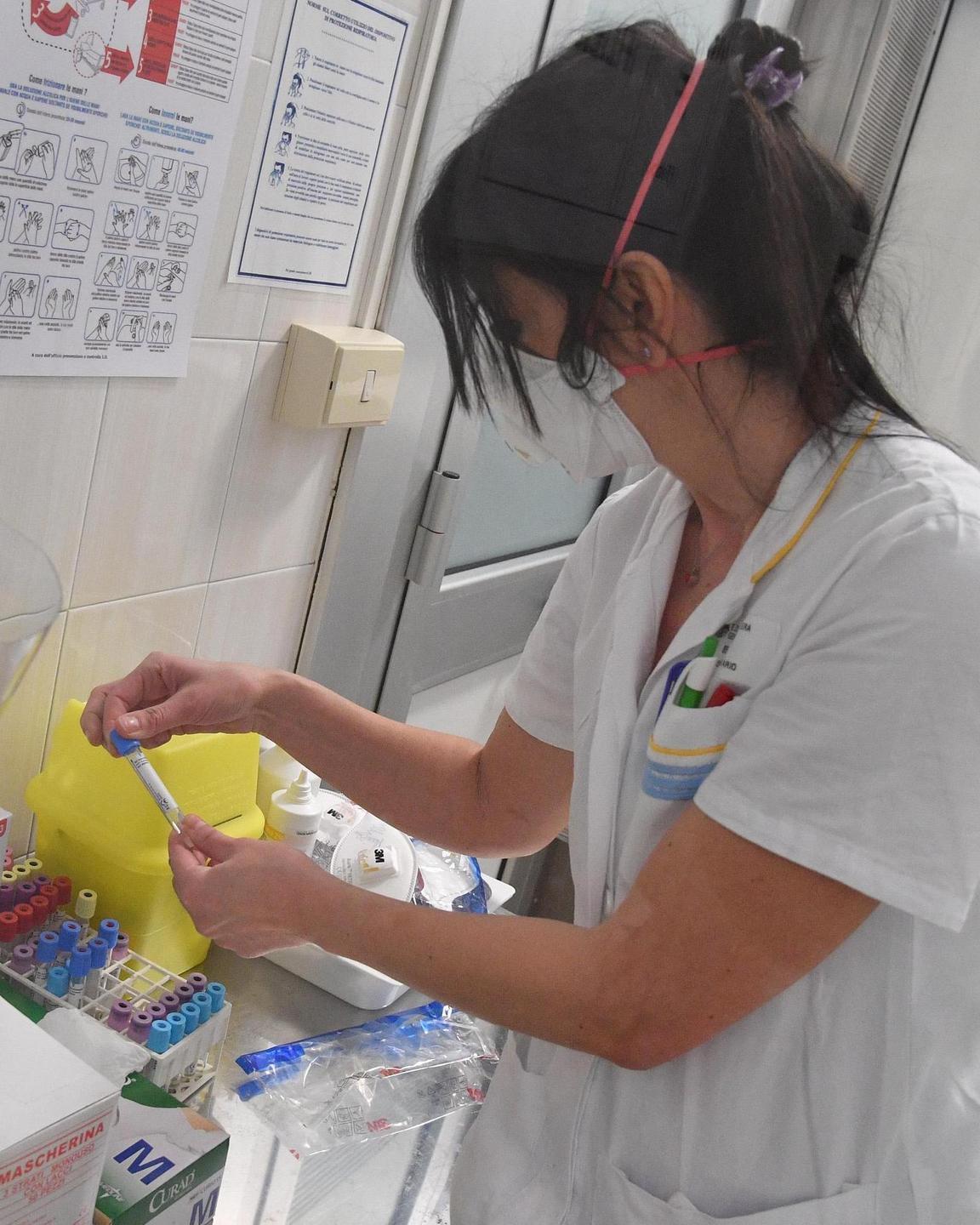 Bimba positiva al virus, asilo chiuso 