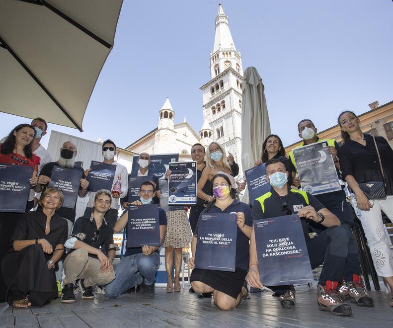 Modena. L’estate più gustosa con Lambruscolonga tra calici e solidarietà 