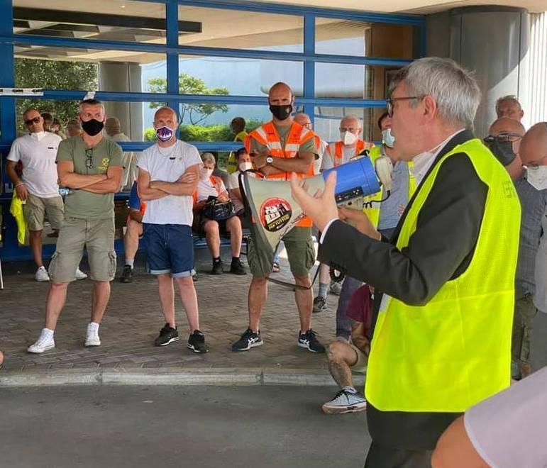 Gkn, Landini in fabbrica: "Trattamento antisindacale" 
