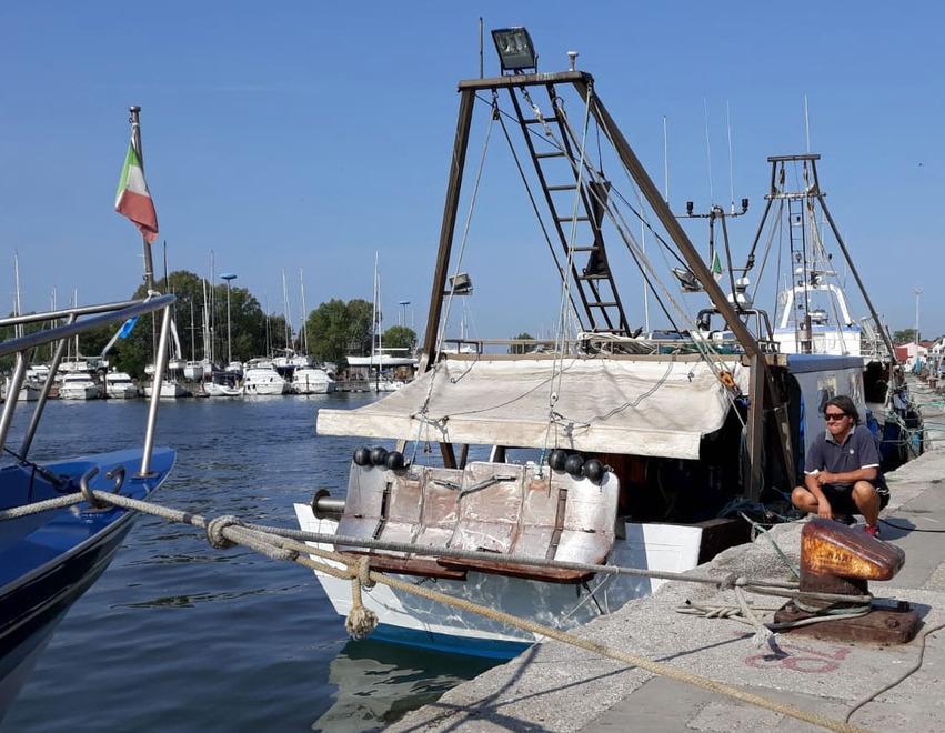 Pescherecci fermi in porto, il mare adesso deve riposare 