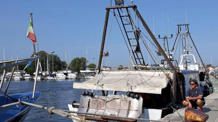 Pescherecci fermi in porto, il mare adesso deve riposare