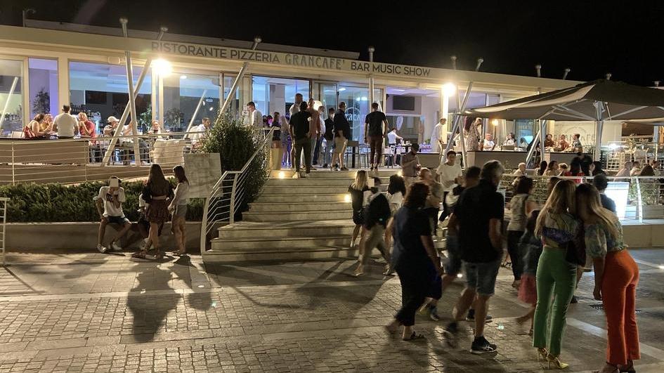 Profilattici e alcoltest gratis distribuiti in zona movida