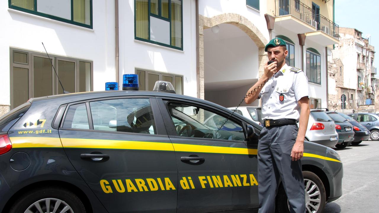 Inchiesta frodi fiscali, coinvolti i grandi marchi. Perquisizioni a The Bridge e in una controllata di Prada
