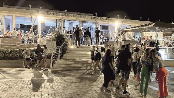 Profilattici e alcoltest gratis distribuiti sulla Terrazza dei Tirreni a Marina di Cecina
