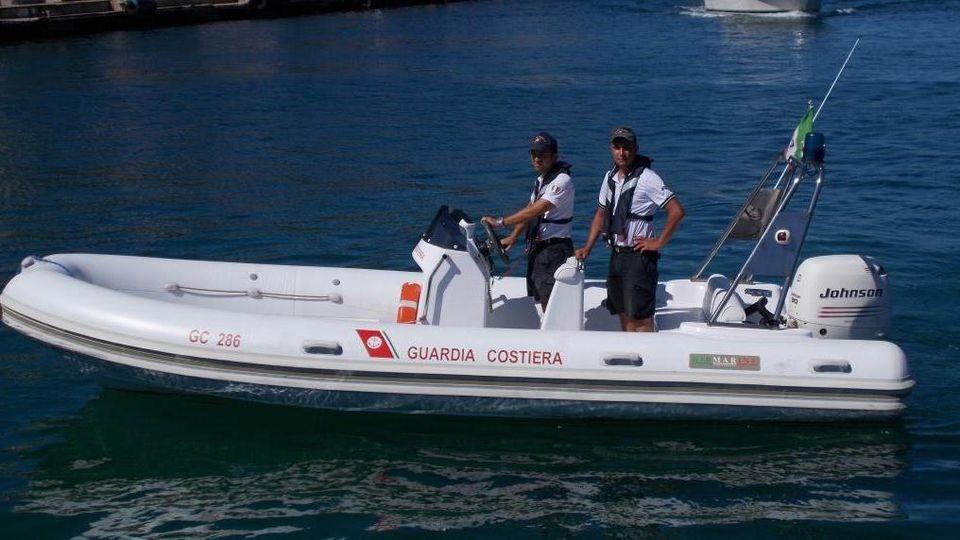 Olbia, esplode il motore di un gommone: due persone ustionate 