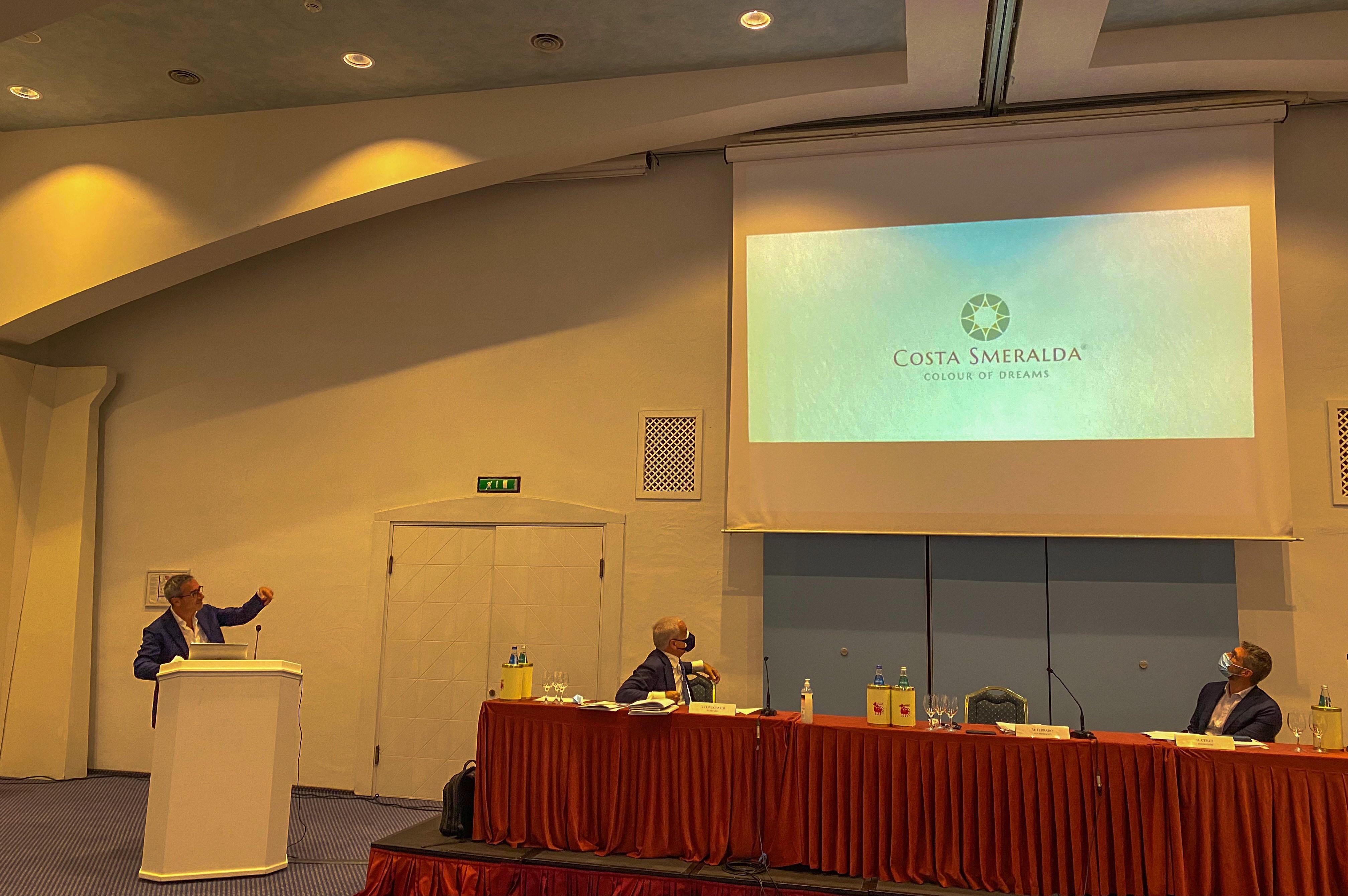 Dopo più di 50 anni cambia il logo della Costa Smeralda  