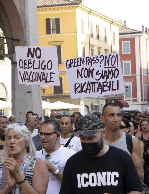 Modena. «No al Green Pass» In 500 al nuovo corteo non autorizzato 