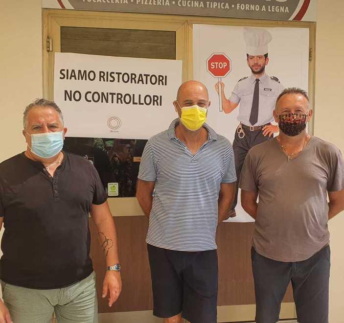 Flash mob al Baraccone «Non fateci fare i controllori» 