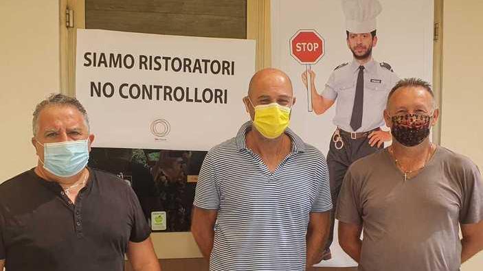 Flash mob al Baraccone «Non fateci fare i controllori»