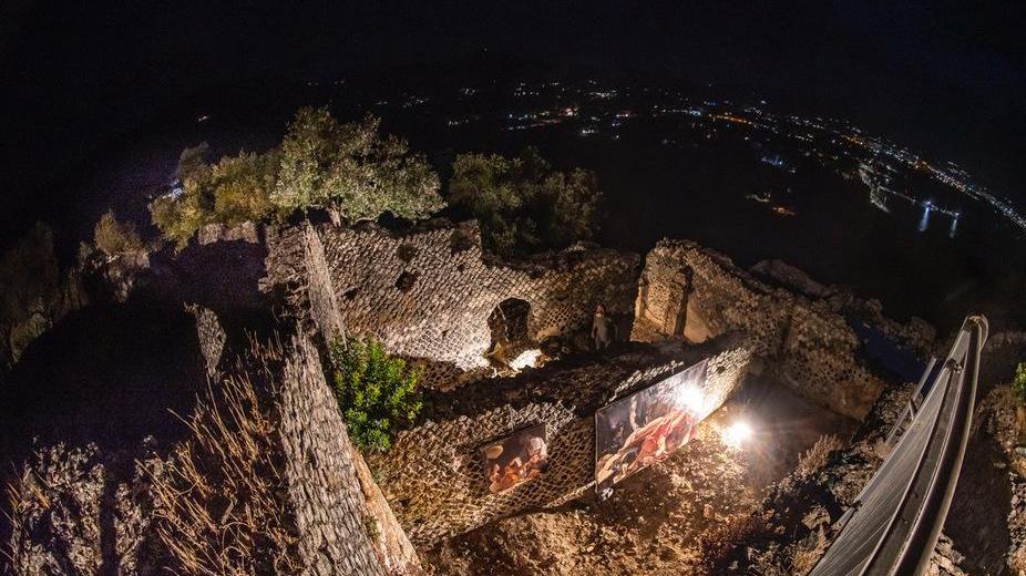 La magia dell’arte illumina la notte della Villa romana