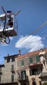 Tifoso scherza sul mezzo comunale Interrogazione, dirigente si scusa 