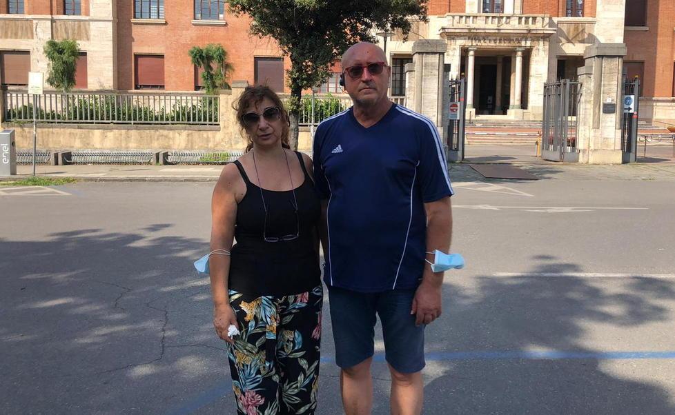 Morto bruciato, quella stanza in via Adige chiusa a chiave dalla madre 