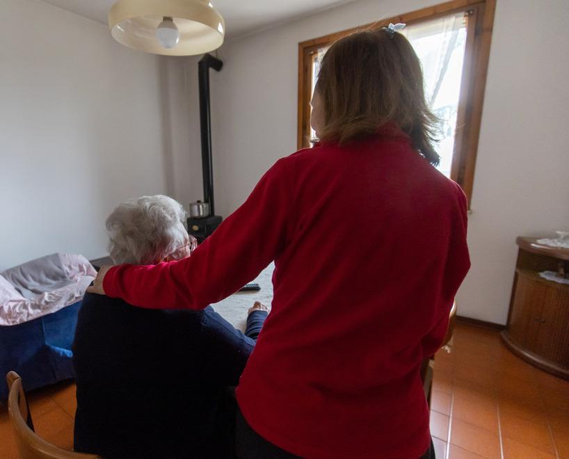 Una finta impiegata Inps bussa alla porta Alla Canalina 81enne derubata dei valori 