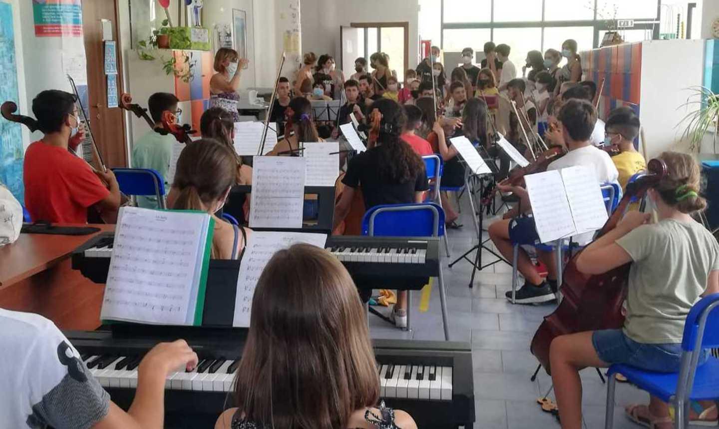 Osilo. Cinquanta bambini e ragazzi per una fiaba musicale 