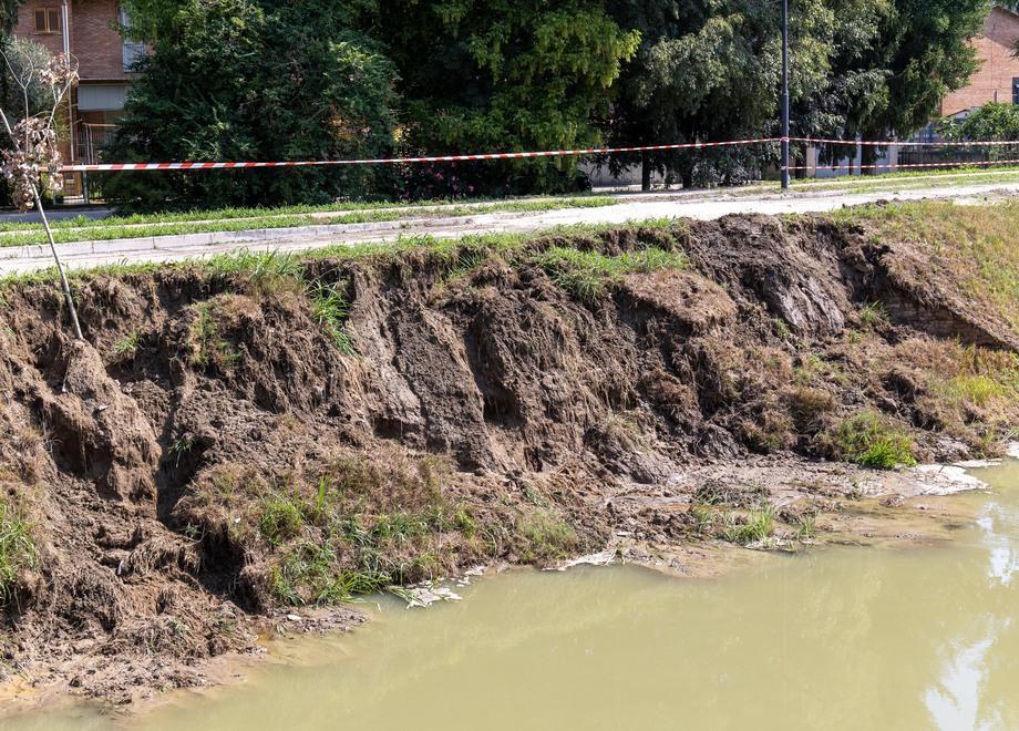 Topi, nutrie e adesso anche una frana. Piazzale Spielberg, la rabbia dei residenti 