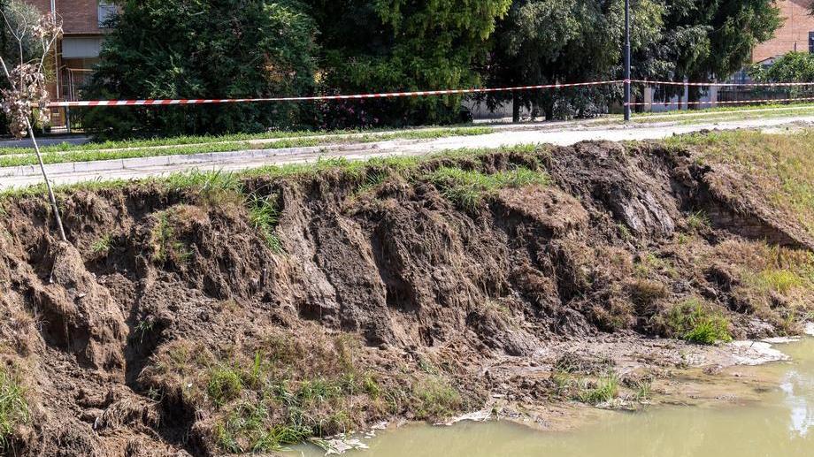Topi, nutrie e adesso anche una frana. Piazzale Spielberg, la rabbia dei residenti