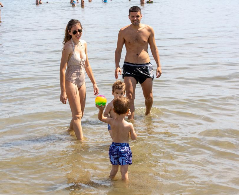 Il mare dei Lidi è pulito, analisi Arpae positive e il litorale è promosso 