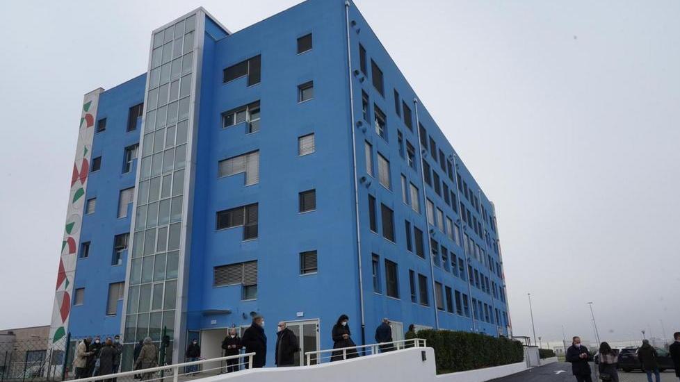 Caso Curtatone, effetto domino al liceo: didattica a distanza e “classi pollaio”