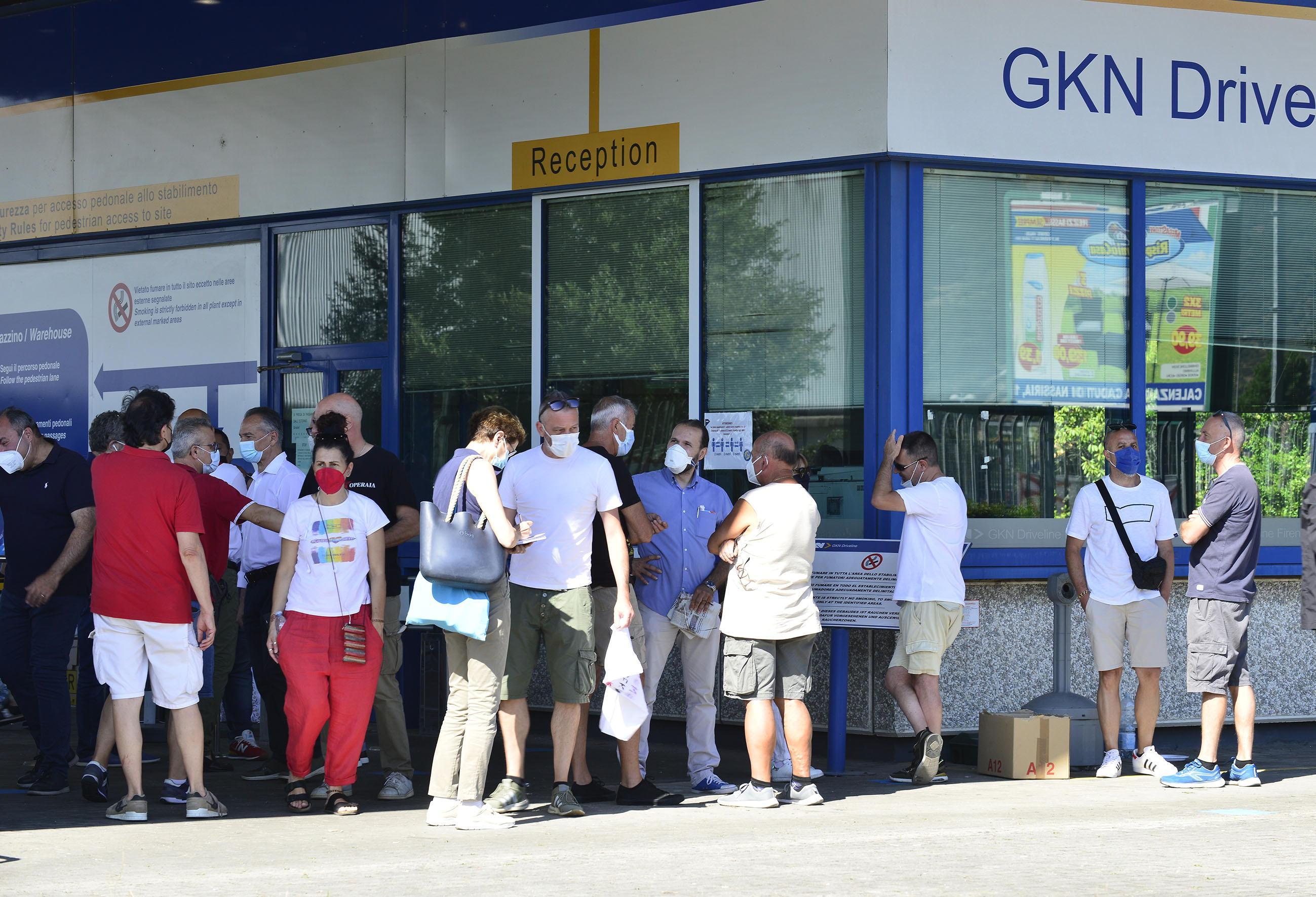L'ingresso dello stabilimento Gkn a Campi Bisenzio