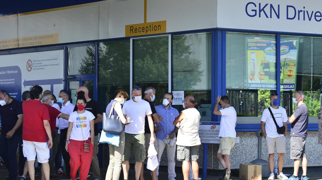 L'ingresso dello stabilimento Gkn a Campi Bisenzio