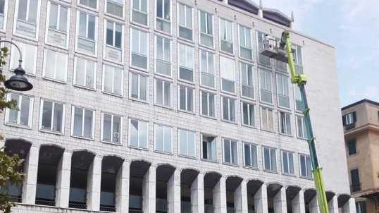 Il Palazzo Grande si rifà il trucco: al lavoro per pulire la facciata