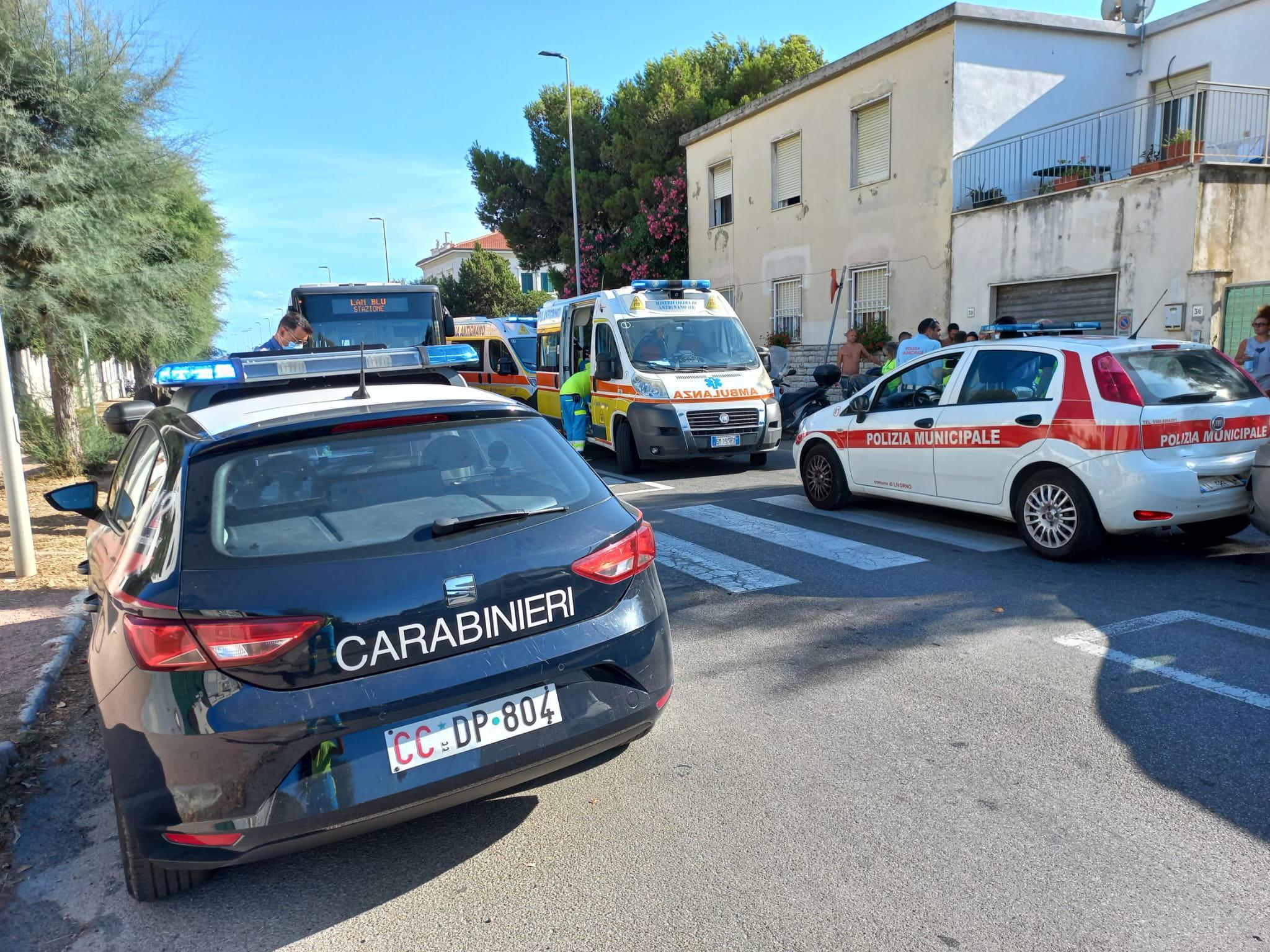 Altro incidente sul lungomare, tamponamento a catena: sei feriti tra cui tre bambini 