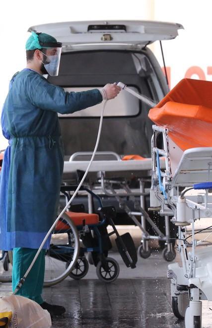 Mille contagi in più ma meno ricoveri «Luglio 2020 e 2021? Mondi opposti» 