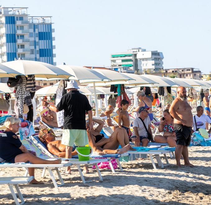 Muore sassolese colpito da malore in acqua 