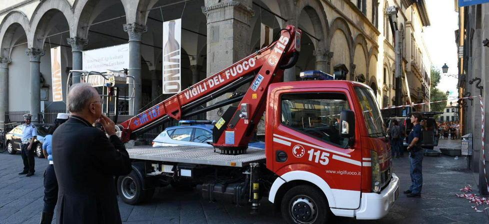 È una guerra di perizie sul cedimento della gru che provocò due morti 
