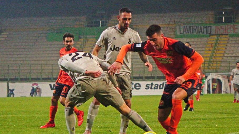 Lucchese, preso il centrocampista Picchi È fatta per il portiere Volpe e il centrale Bachini