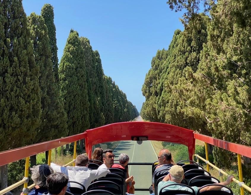 Dal mare alla collina col bus panoramico Da oggi in strada il mezzo a due piani 