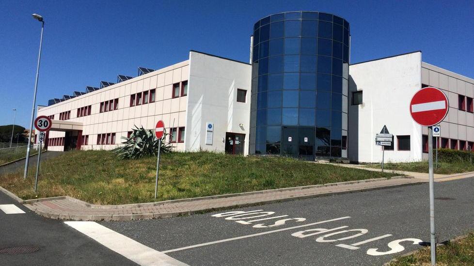 Una foto scattata all’esterno dell’ospedale di Cecina
