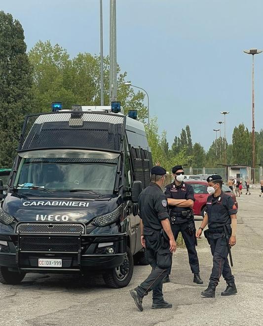 Oltre mille giovani al rave party: tre di loro erano in isolamento 