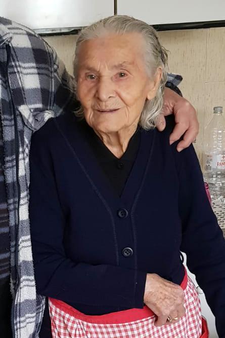 Massa Fiscaglia, cade dalle scale e muore in casa. «Era la storia del nostro paese» 