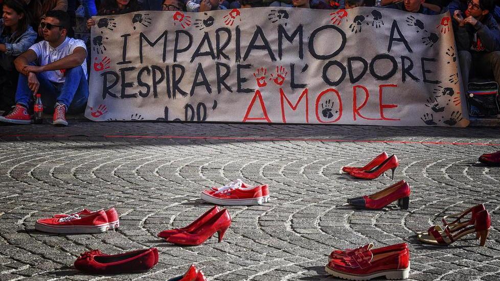 Riempie di lividi la compagna e la stupra: 35enne in carcere